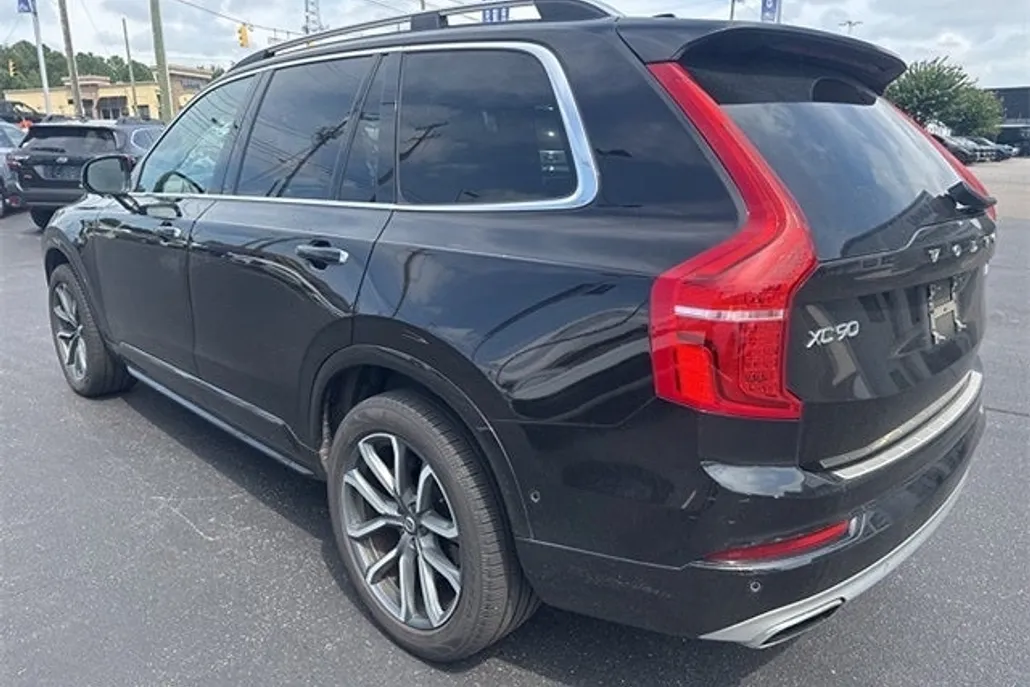 2016 Volvo XC90 T6 Momentum photo 1