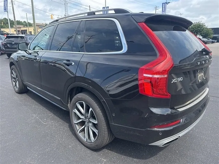 2016 Volvo XC90 T6 Momentum photo 1