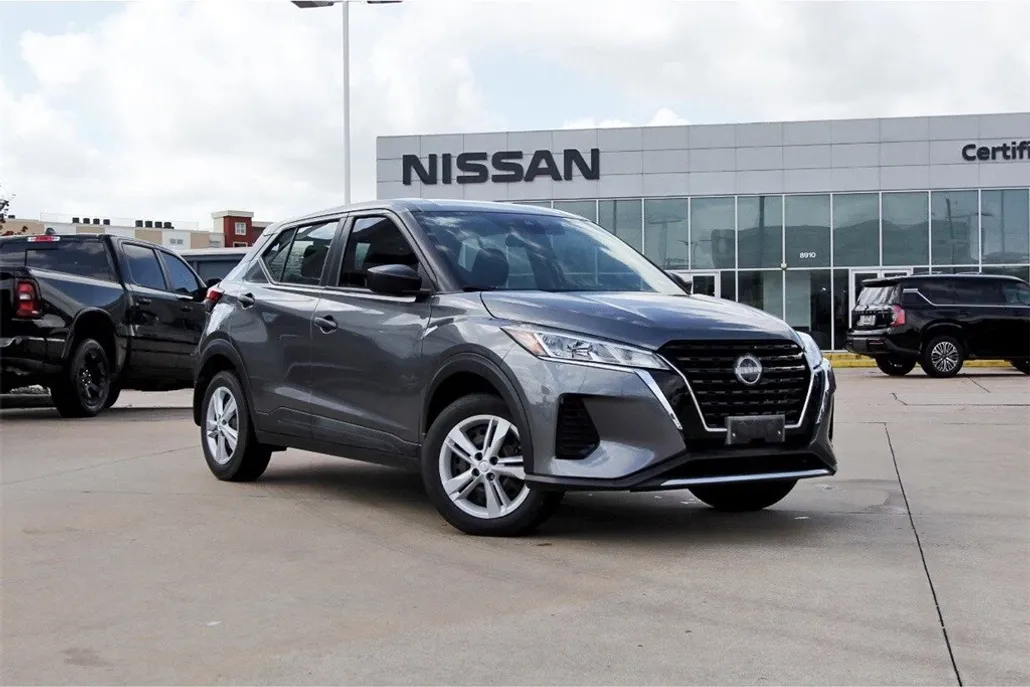 2023 Nissan Kicks S photo 1
