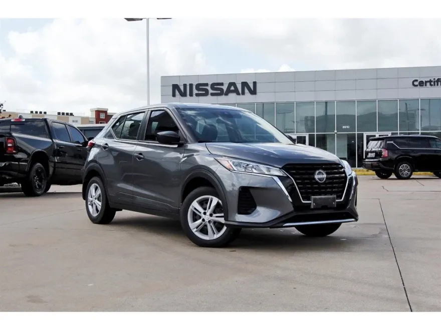 2023 Nissan Kicks S photo 1