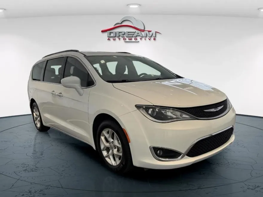 2020 Chrysler Pacifica Touring photo 1