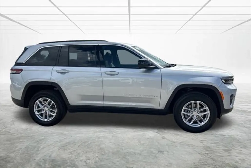 2025 Jeep Grand Cherokee Laredo X photo 1