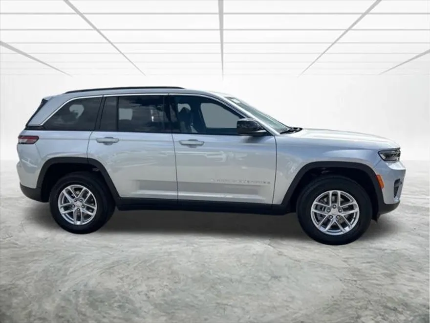 2025 Jeep Grand Cherokee Laredo X photo 1