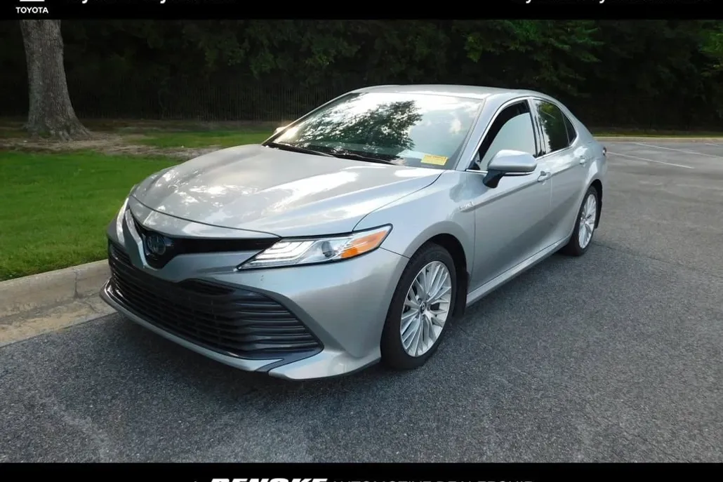 2020 Toyota Camry Hybrid XLE photo 1