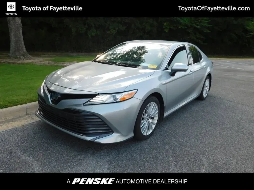 2020 Toyota Camry Hybrid XLE photo 1