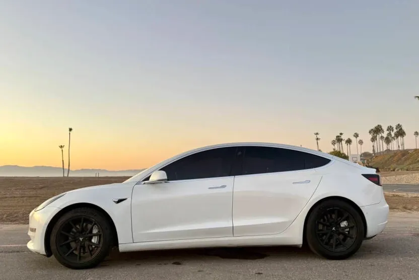 2018 Tesla Model 3 Long Range photo 1