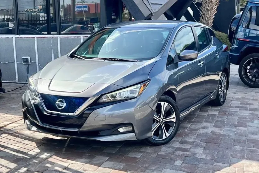2022 Nissan Leaf SV photo 1