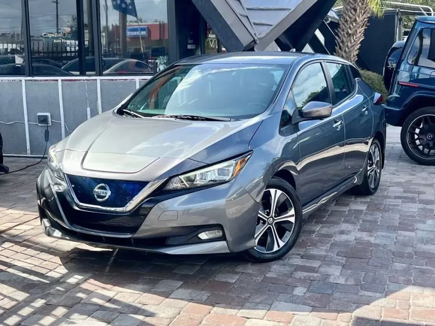 2022 Nissan Leaf SV photo 1