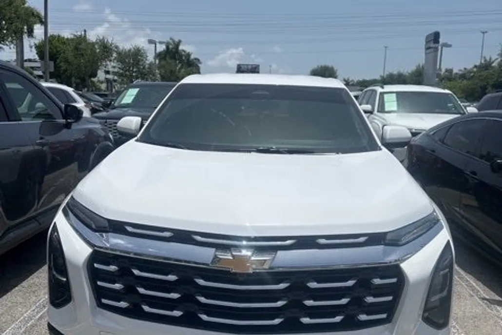2025 Chevrolet Equinox LT photo 1