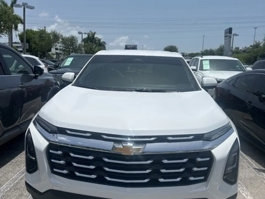 2025 Chevrolet Equinox LT photo 1