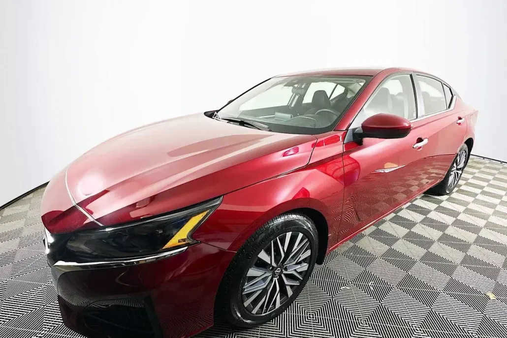 2023 Nissan Altima 2.5 SV photo 1