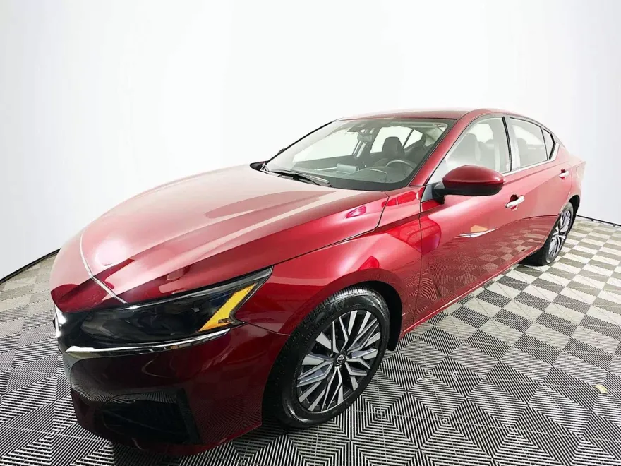 2023 Nissan Altima 2.5 SV photo 1