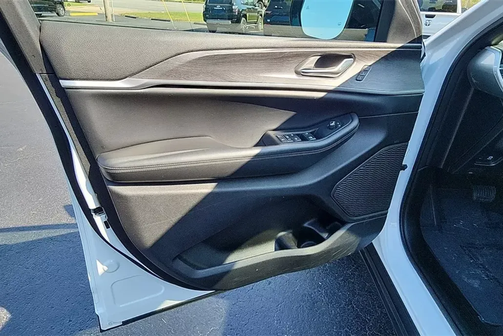 2024 Jeep Grand Cherokee Limited photo 1