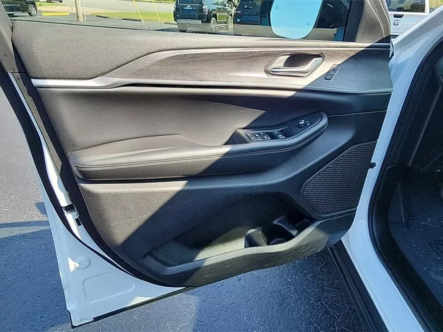2024 Jeep Grand Cherokee Limited photo 1
