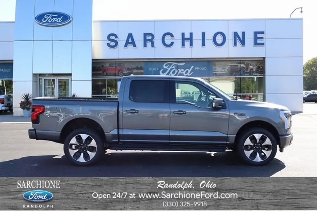 2025 Ford F-150 Lightning Platinum photo 1