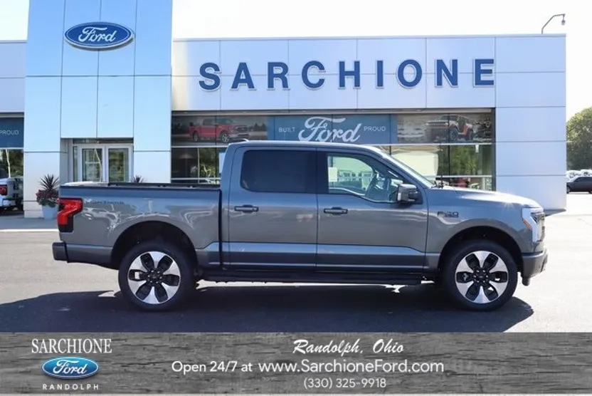 2025 Ford F-150 Lightning Platinum photo 1