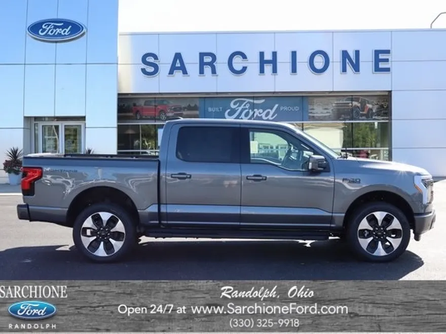 2025 Ford F-150 Lightning Platinum photo 1