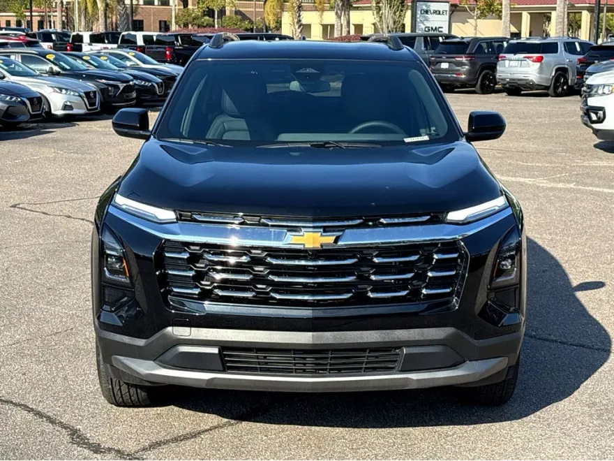 2025 Chevrolet Equinox LT photo 1