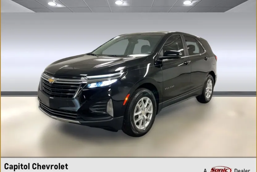 2023 Chevrolet Equinox LT photo 1