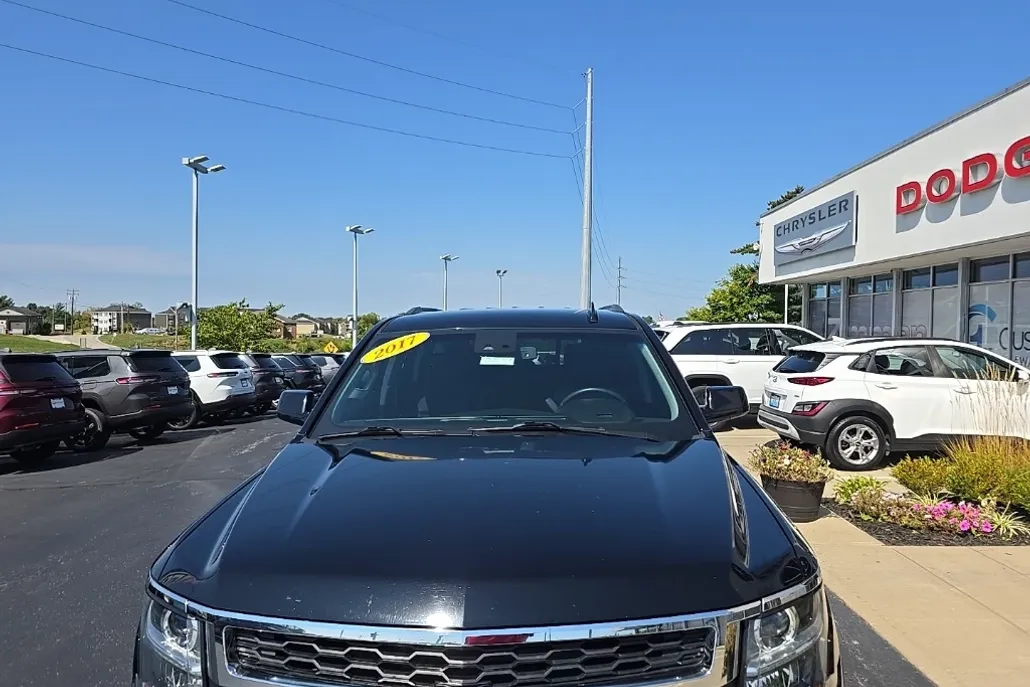 2017 Chevrolet Tahoe LT photo 1