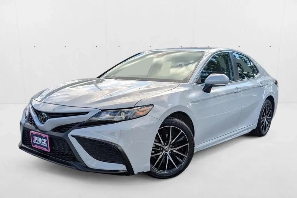 2024 Toyota Camry SE photo 1