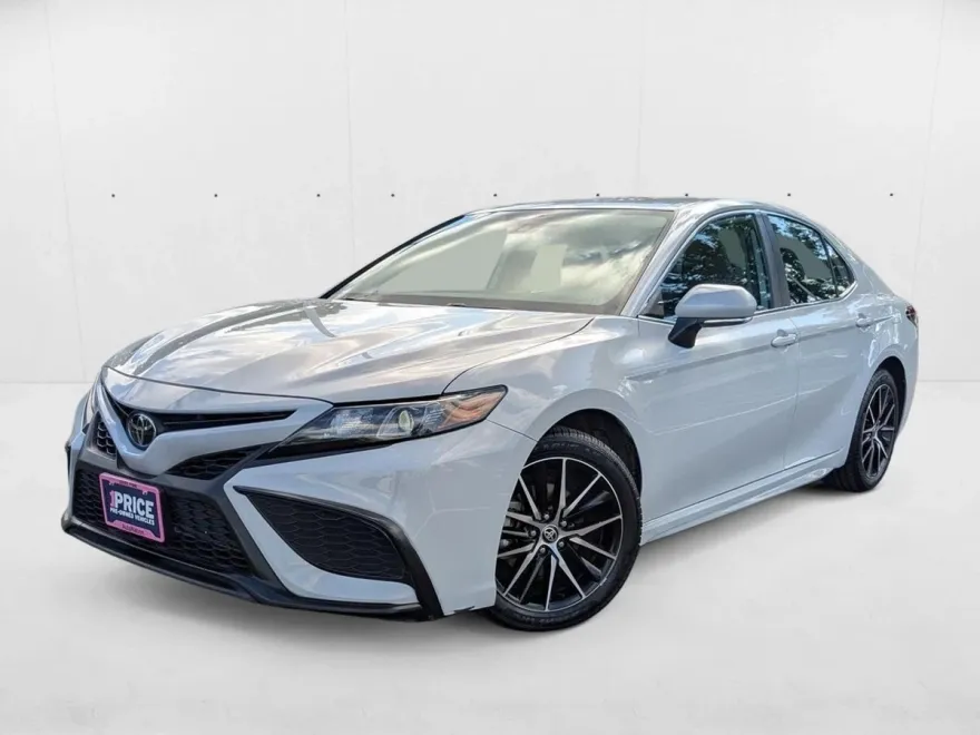 2024 Toyota Camry SE photo 1