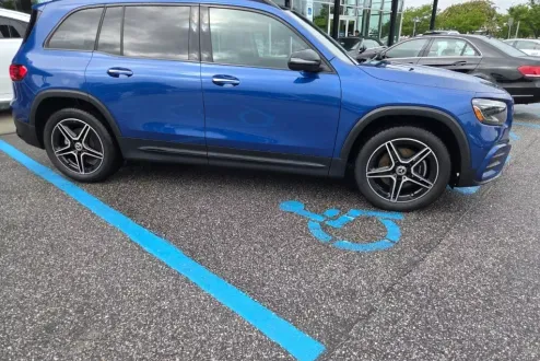 2024 Mercedes Benz GLB 250 photo 2