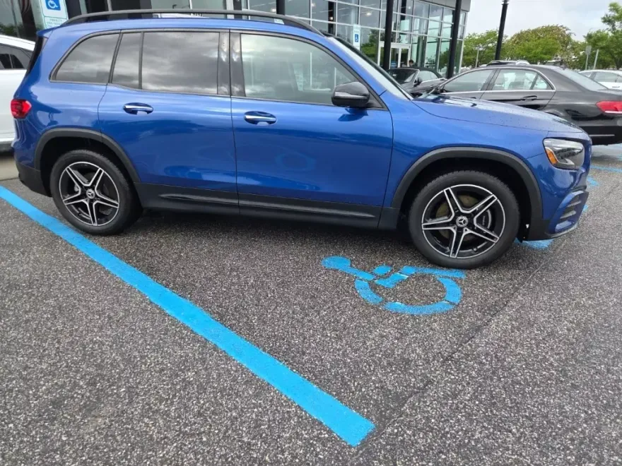 2024 Mercedes Benz GLB 250 photo 2