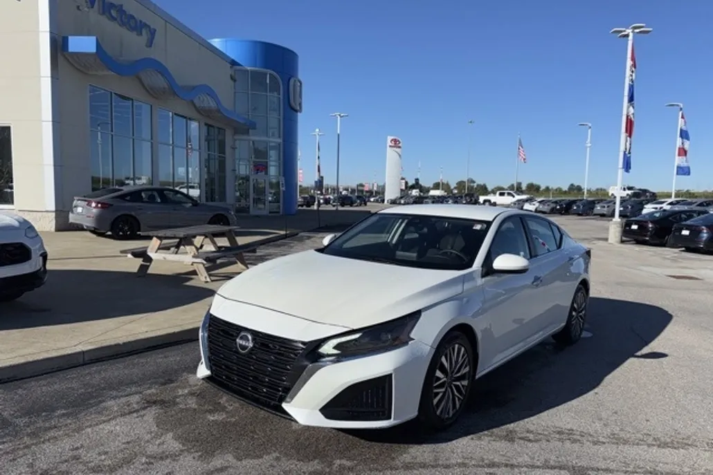 2023 Nissan Altima 2.5 SV photo 1