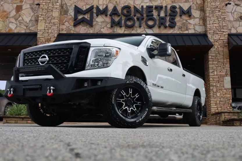 2018 Nissan Titan Crew Cab SV photo 1