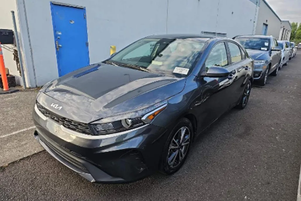2022 Kia Forte LXS photo 1