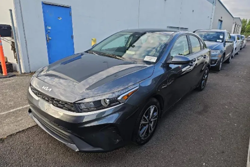 2022 Kia Forte LXS photo 1