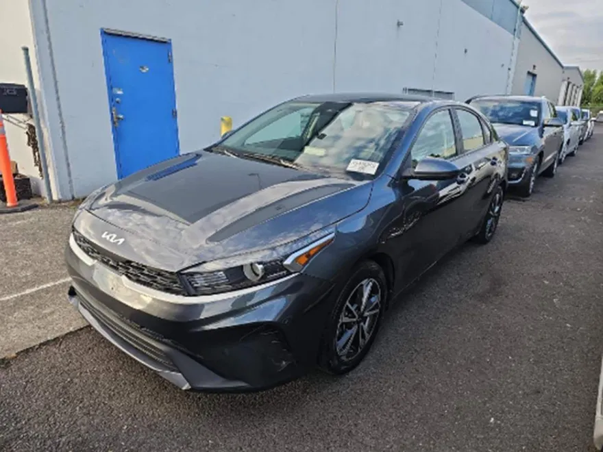 2022 Kia Forte LXS photo 1