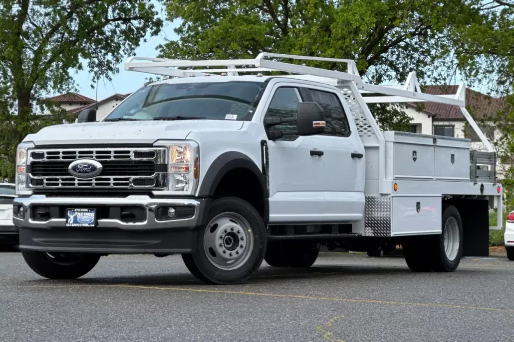 2025 Ford F-550 photo 1