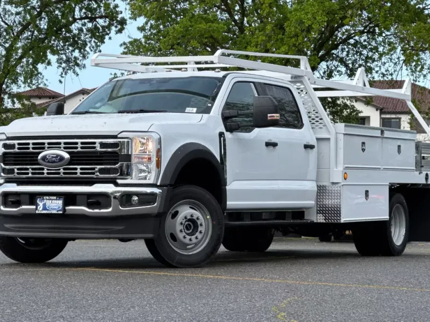 2025 Ford F-550 photo 1