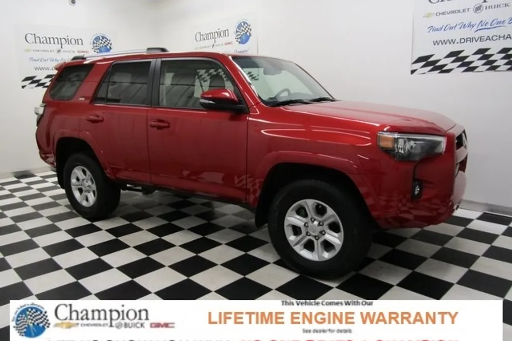 2022 Toyota 4Runner SR5 photo 1