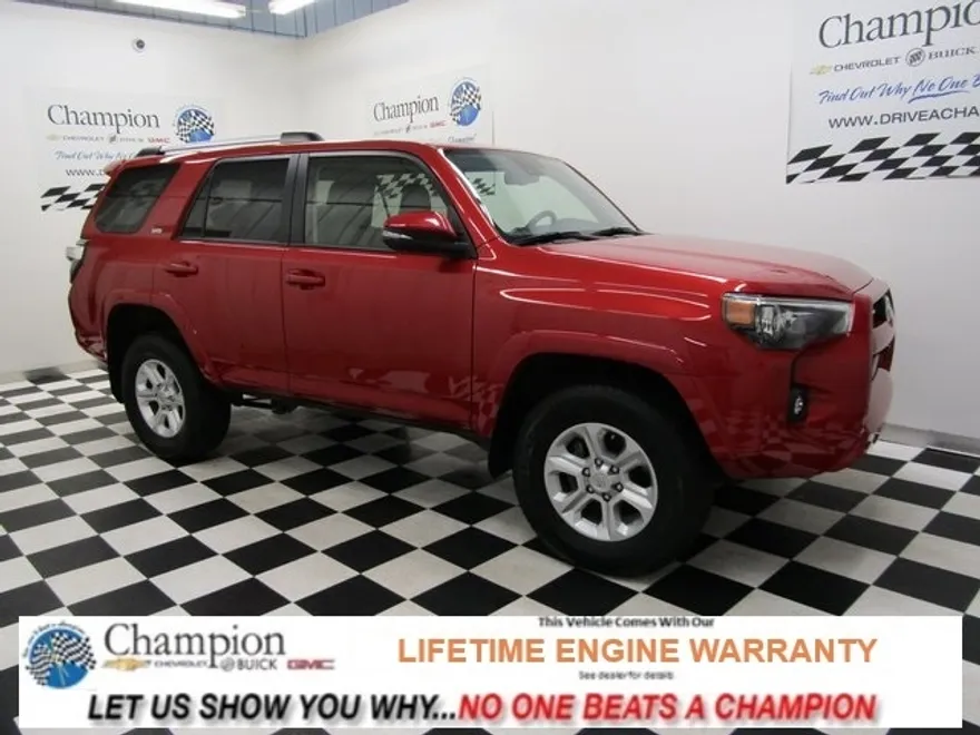 2022 Toyota 4Runner SR5 photo 1