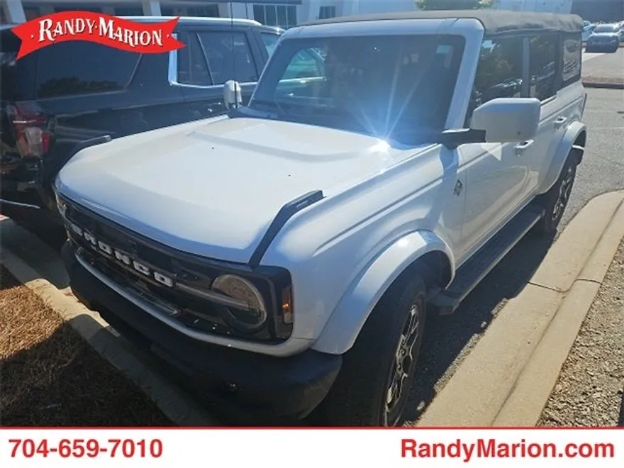 2022 Ford Bronco Outer Banks photo 1