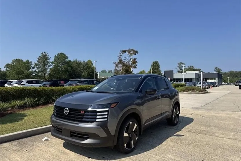 2025 Nissan Kicks SR photo 1