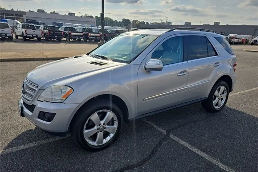 2010 Mercedes Benz ML 350 photo 1