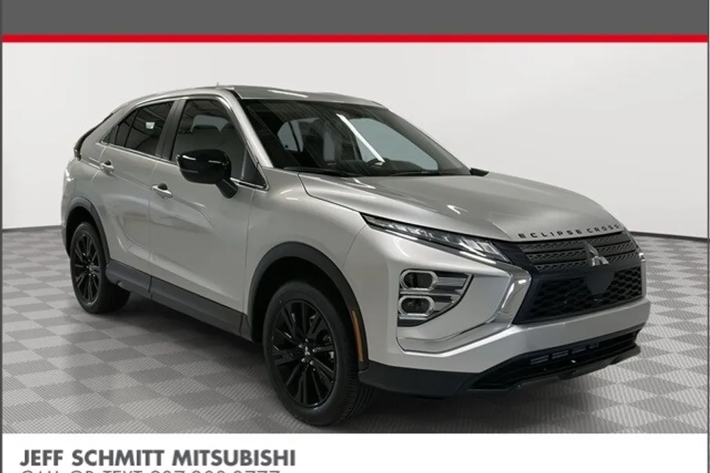 2025 Mitsubishi Eclipse Cross LE photo 1