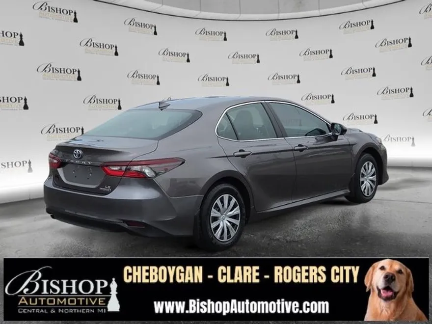 2022 Toyota Camry Hybrid LE photo 1