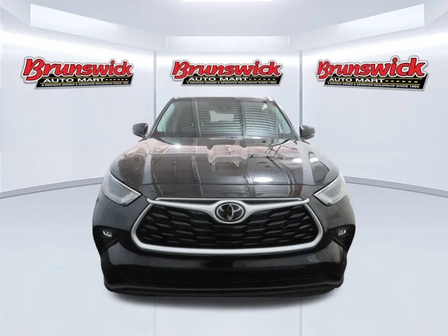 2023 Toyota Highlander XLE photo 1