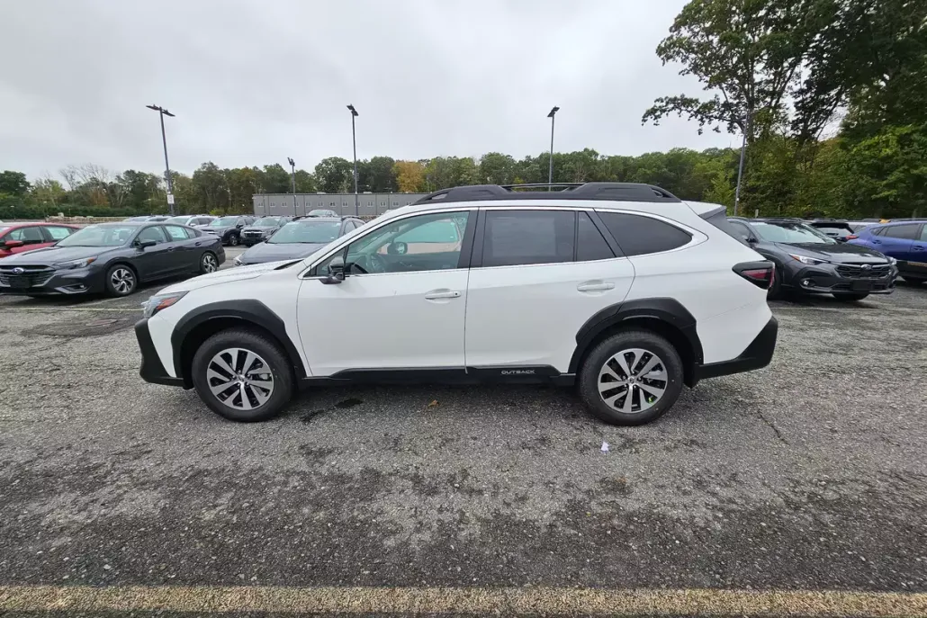 2025 Subaru Outback Premium photo 1