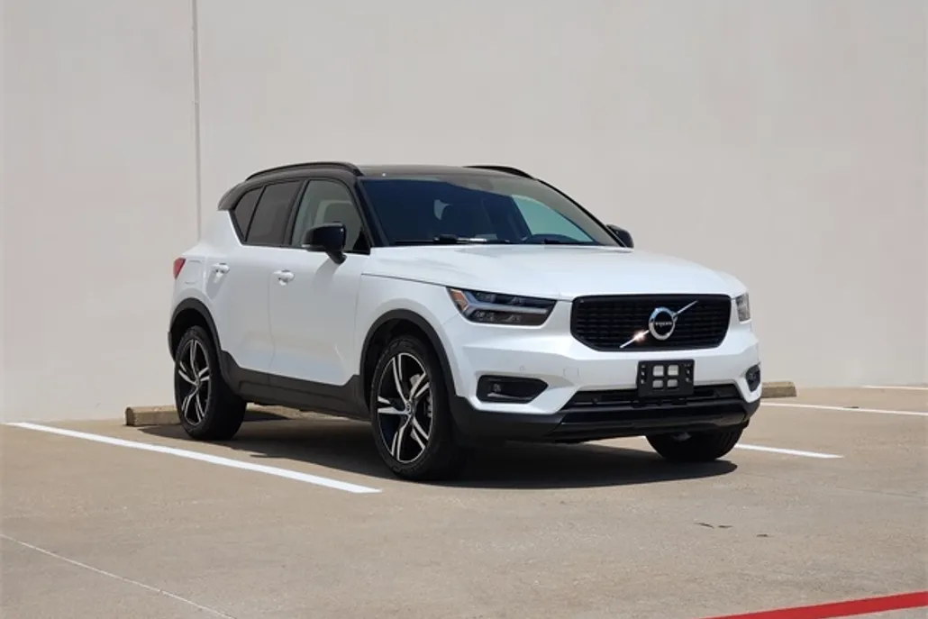 2021 Volvo XC40 R-Design photo 1