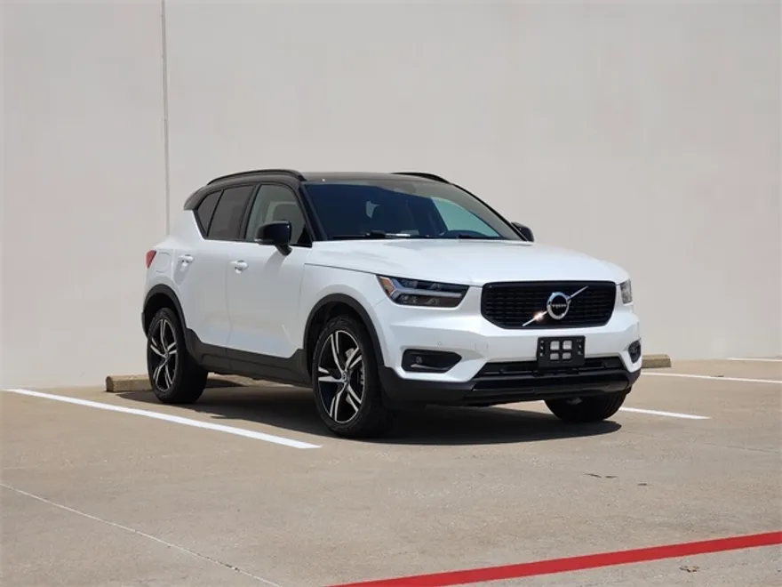 2021 Volvo XC40 R-Design photo 1