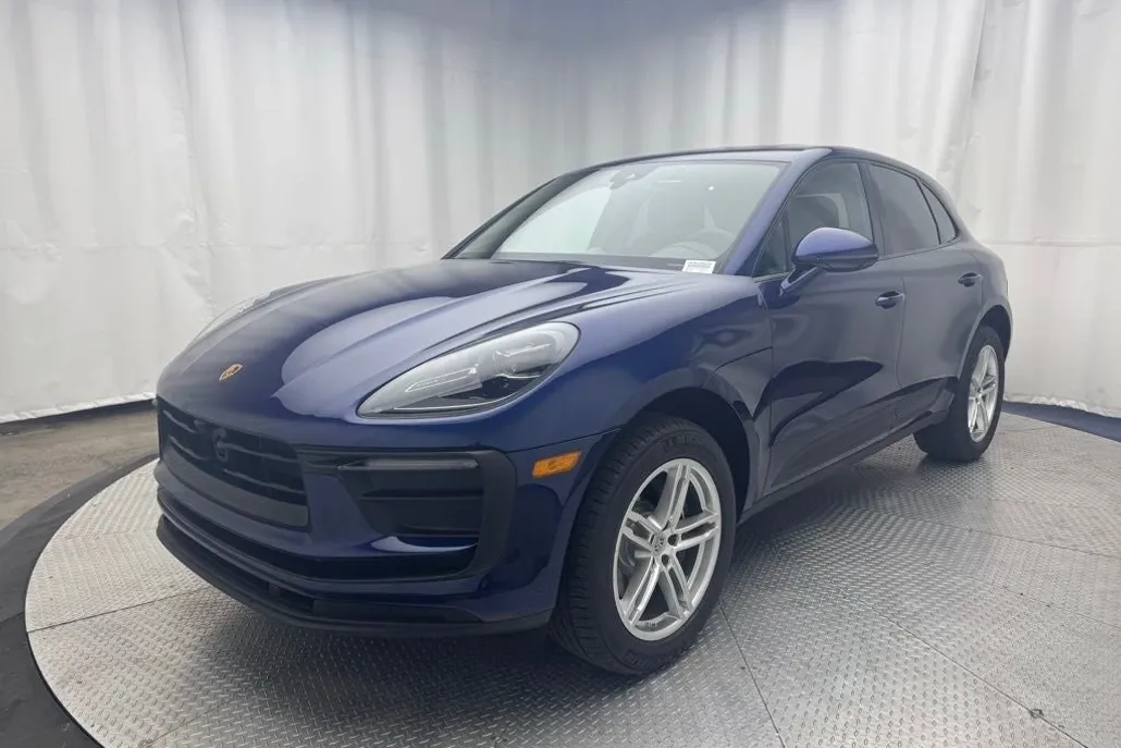 2025 Porsche Macan Base photo 1