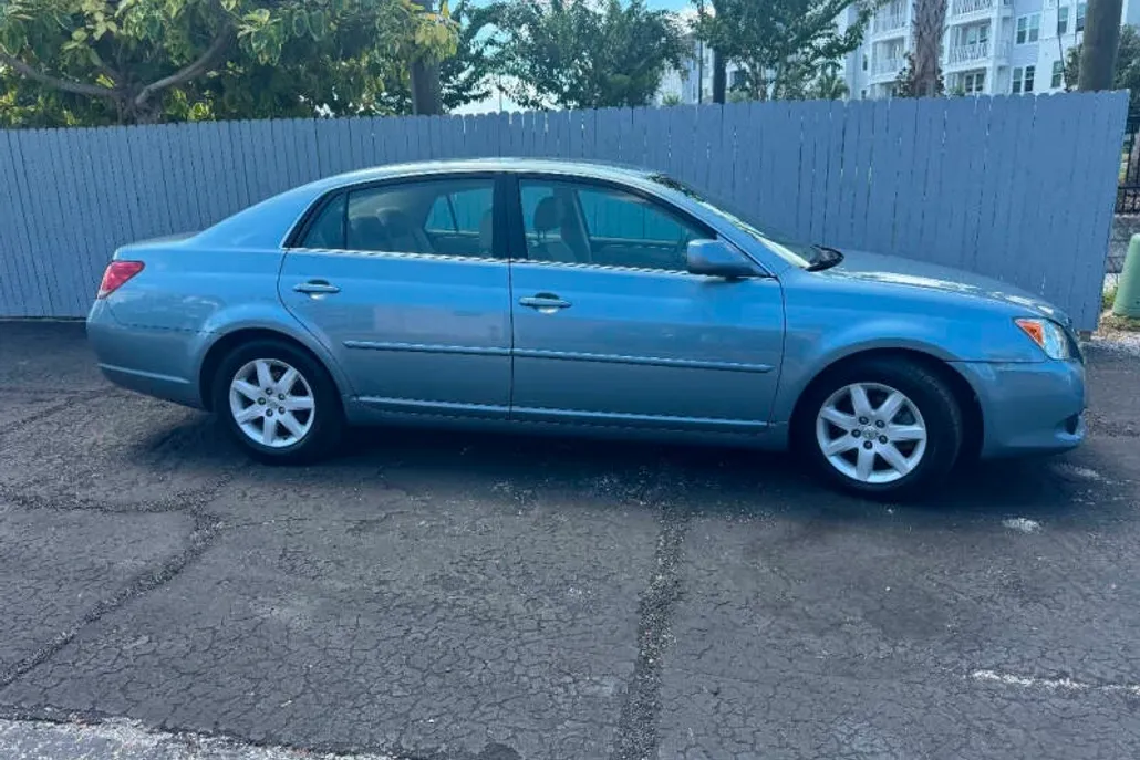 2008 Toyota Avalon XL photo 1