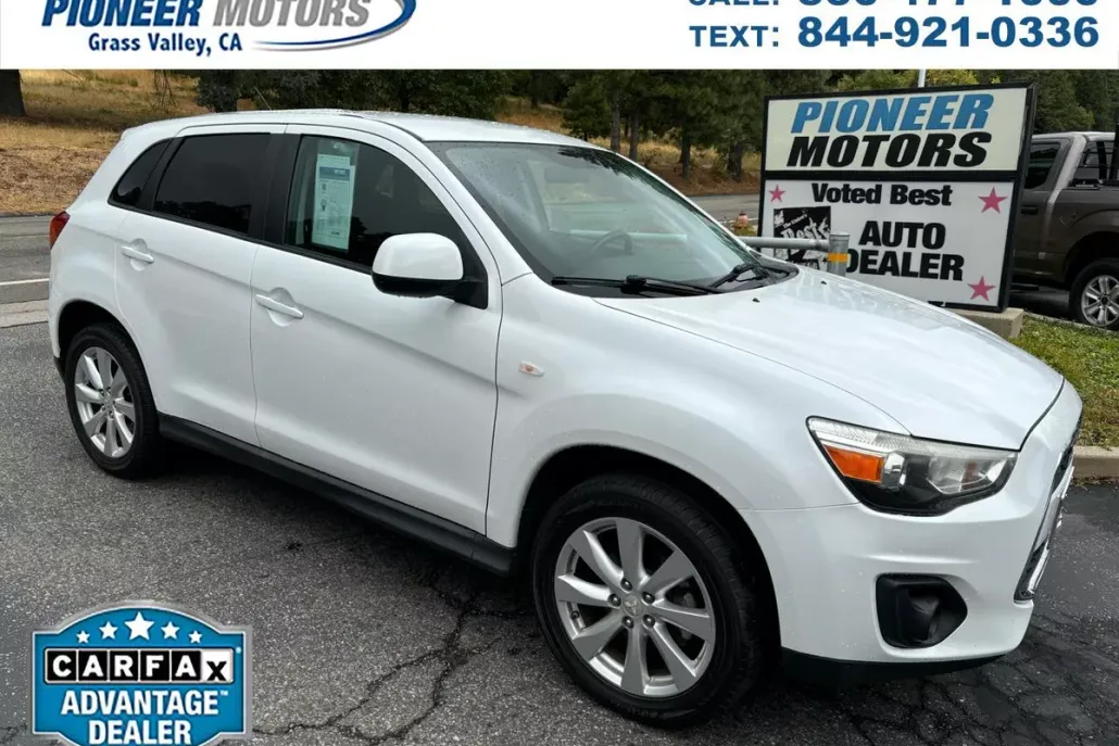 2015 Mitsubishi Outlander Sport ES photo 1