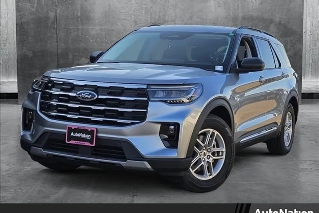 2025 Ford Explorer photo 1